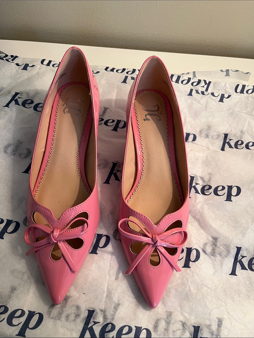 Juicy Couture Pink Patent leather like new Pointed Toe Bow Pumps used 2 times